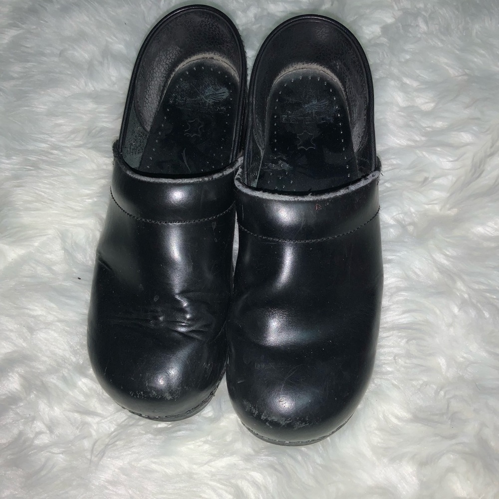 Dansko Women’s closed toe clog shoes